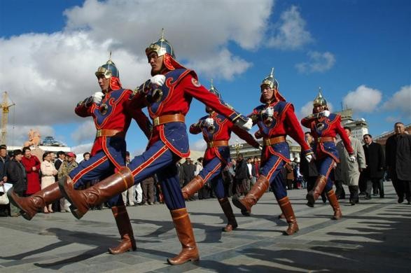 Đội vệ binh danh dự nhà nước tại quảng trường Sukhbaatar trong ngày Thông tin được tổ chức bởi Bộ Ngoại giao nước này ở Ulan Bator ngày 13/10/2006.