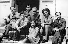 Bác Hồ và gia đình ông Raymond Aubrac những ngày ở Pháp.
