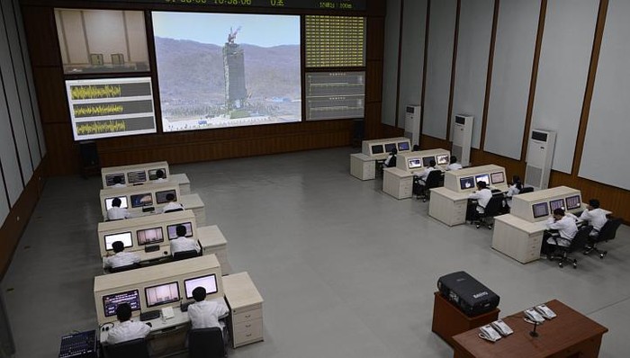 Phòng điều khiển vệ tinh tại trung tâm vũ trụ ở ngoại ô Bình Nhưỡng. Ảnh AFP