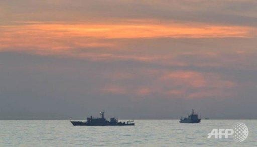 Ảnh 2 tàu hải giám Trung Quốc tại vùng biển tranh chấp với Philippines do lực lượng bảo vệ bờ biển Philippines công bố.