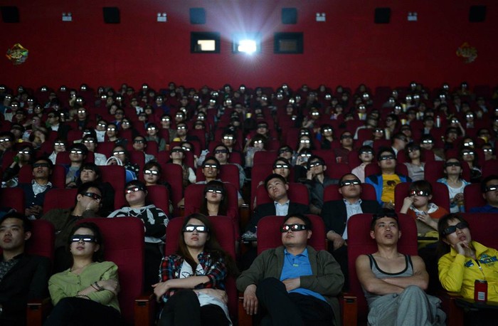 Khán giả ngồi kín phòng chiếu phim Titanic 3D tại Taiyuan, Trung Quốc ngày 10/4.