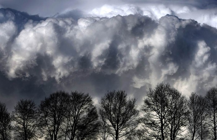 Đám mây khổng lồ kỳ dị xuất hiện trên bầu trời Allgaeu, gần Geislatsried, Đức ngày 10/4.