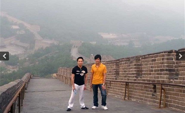 Nhóm bạn này đã đến Trung Quốc lần nữa vào tháng 7/2011, nơi họ được Bạc Qua Qua dẫn đi thăm quan Vạn Lý Trường Thành, cưỡi ngựa thăm thú các vùng nông thôn quanh Trùng Khánh. Ảnh: Qua Qua và Terrr Oh
