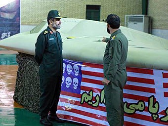 Iran trưng bày xác chiến UAV RQ-170 Sentinel bị bắn hạ của Mỹ hồi tháng 12/2011.