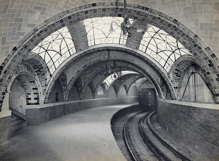 Ga tàu điện ngầm Original City Hall tại đại lộ IRT Lexington năm 1904.