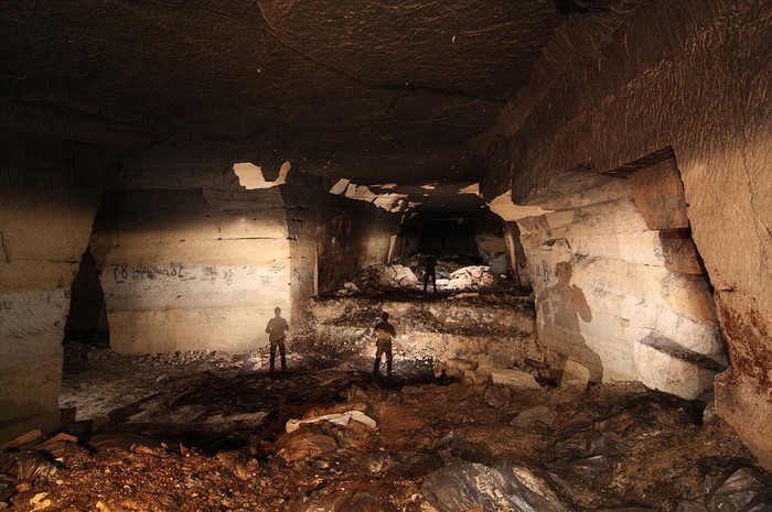 Kho vũ khí được tìm thấy sâu bên trong một hang động ở nước Pháp.