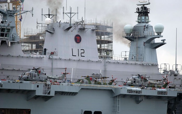 Trực thăng Lynx sẵn sàng tham gia bảo vệ thành phố London trên tàu HMS Ocean