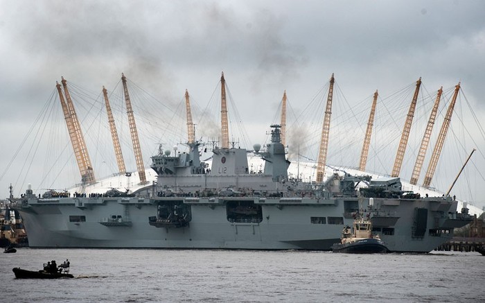 Tàu HMS Ocean tại đã rời căn cứ ở Gravesend tới Greenwich, nơi nó sẽ thả neo là làm trung tâm hậu cần của hải quân Anh, bãi đỗ trực thăng bảo vệ thành phố London trong thời gian diễn ra thế vận hội Olympic.
