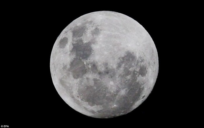 Siêu mặt trăng tại Johannesburg, Nam Phi