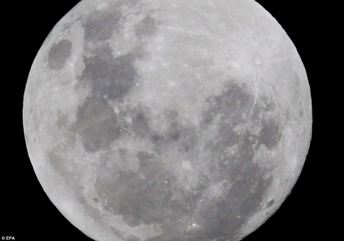 Đỉnh điểm của hiện tượng siêu mặt trăng đêm 5/5 kéo dài trong khoảng 35 phút