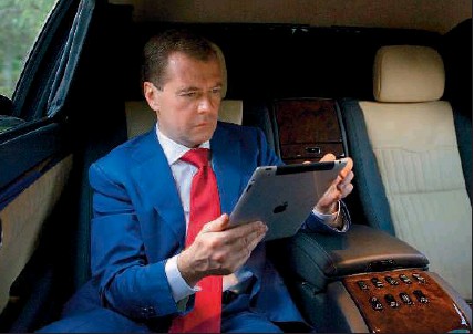 Dmitri Medvedev rất quan tâm ứng dụng công nghệ thông tin hiện đại trong công tác điều hành nhà nước