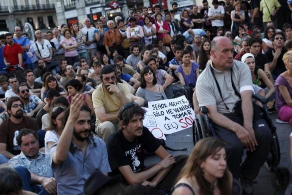 Người biểu tình tham gia cuộc họp đánh dấu một năm thành lập phong trào Indignados tại Madrid ngày 14/5.