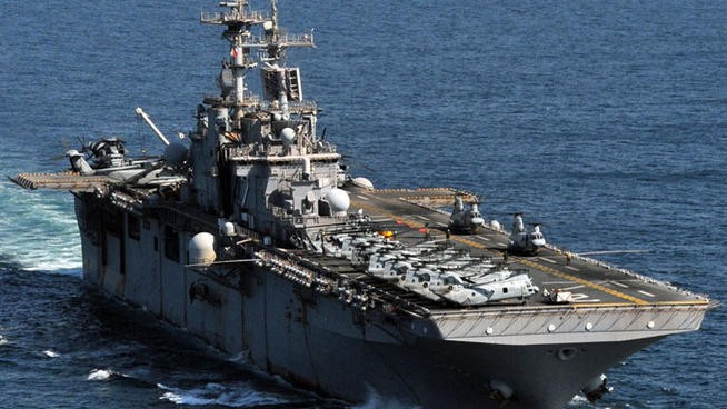 Tàu tấn công đổ bộ USS Essex (LHD 2) ngày 6/4/2011 tại Nhật Bản. Ảnh Getty Images