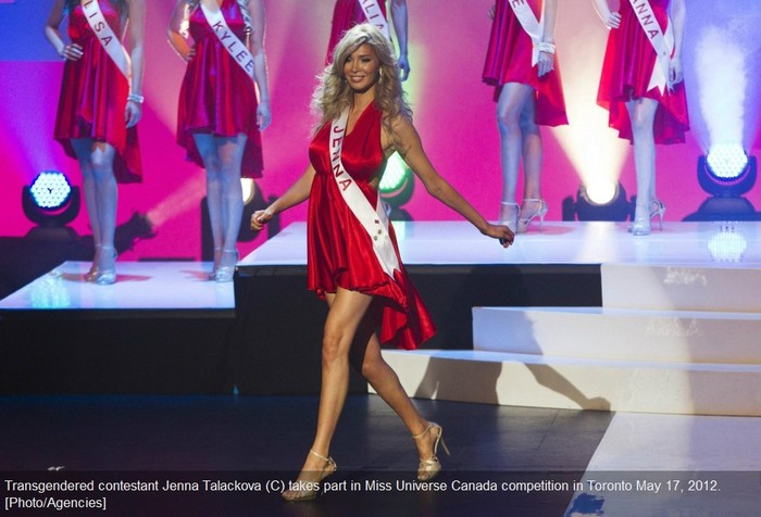 Tuy nhiên, một tháng sau đó, trước sự phản đối gay gắt của dư luận, tổ chức Hoa hậu Hoàn vũ đã đồng ý cho Jenna Talackova được tiếp tục tham dự vòng chung kết cuộc thi.