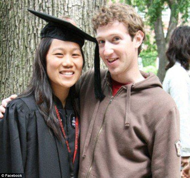 Zuckerberg trở lại trường Harvard trong ngày Chan tốt nghiệp