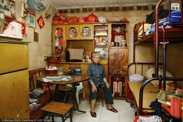 Bà Chung Ying (84 tuổi) và căn hộ gọn gàng nơi bà sống suốt 12 năm .