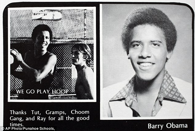 Bức ảnh được chụp từ cuốn niên gián trung học của Tổng thống Obama, nơi ông đã viết dòng chữ cảm ơn bạn bè trong nhóm Gang Choom và Ray (người bán thuốc cho nhóm đã bị giết bởi người tình đồng tính) đã cho ông những kỷ niệm khó quên nhất trong những đời học sinh của mình.