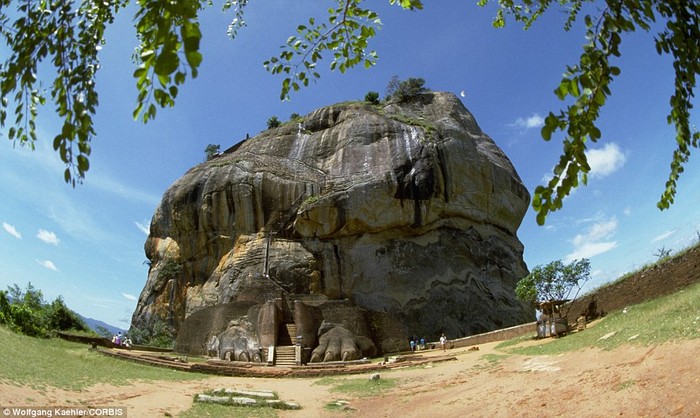Một tàn tích của tu viện Sigiriya hay đá Sư tử nằm ở miền trung Matale, Sri Lanka được xây dựng từ thế kỷ 5 trước công nguyên.