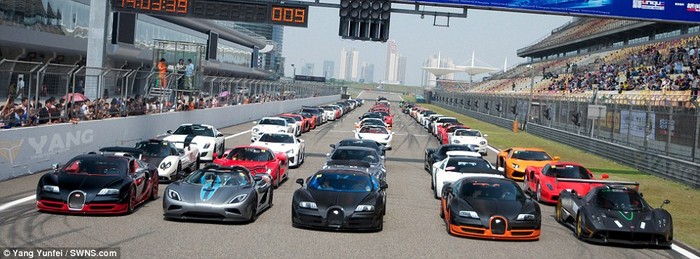 80 chiếc siêu xe hội tụ trên đường đua F1 ở Thượng Hải.