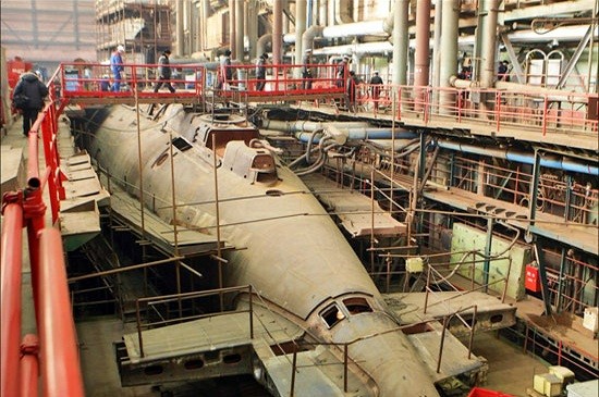 Năm 1999, một sự cố xảy ra tại khu vực lưu trữ chất thải phóng xạ của tàu ngầm đã khiến nhà máy Zvezdochka phải đóng cửa 14 tháng.
