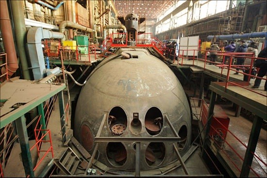 Các công nhân làm việc tại đây đã sử dụng thiết bị và công nghệ của Mỹ để sửa chữa các tàu ngầm Liên Xô