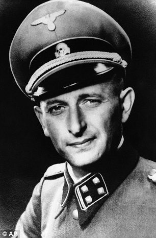 Adolf Eichmann - đại tá quân đội, cánh tay phải đắc lực của Hitler