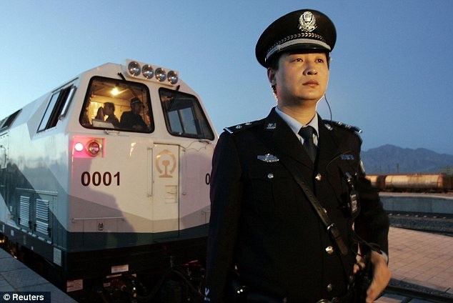 Cảnh sát Trung Quốc. Ảnh Daily Mail