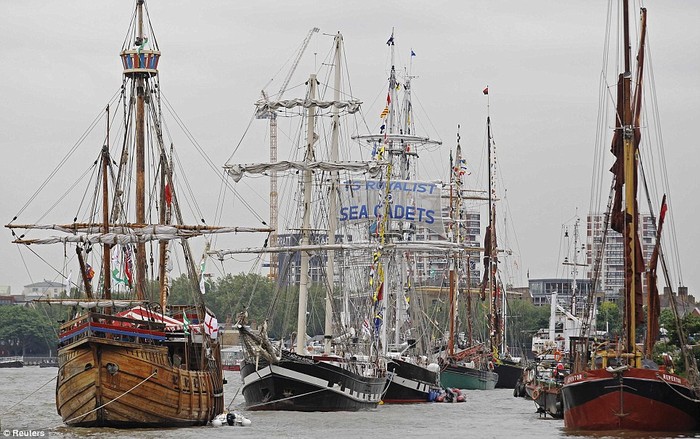 1.000 chiếc thuyền đã tập trung dọc theo sông Thames ở London để chuẩn bị cho một cuộc trình diễn vào ngày 3/6.