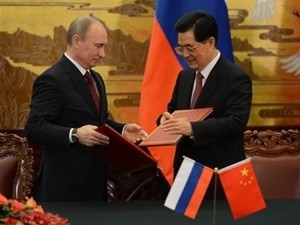 Tổng thống Nga Vladimir Putin và Chủ tịch Trung Quốc Hồ Cẩm Đào. (Nguồn: AP)