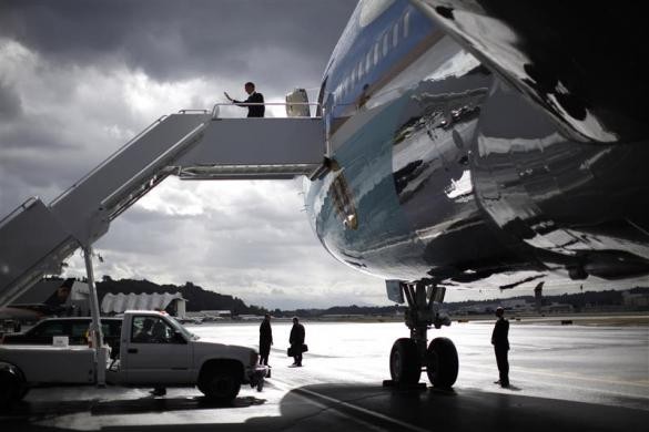 Tổng thống Obama đến Seattle, Washington ngày 25 tháng 9 năm 2011 bằng chuyên cơ.