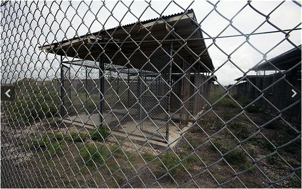 Trong Guatanamo còn có một khu giam giữ bí mật không được tiết lộ vị trí được cho là nơi đang giam giữ Khalid Sheikh Mohammed - kẻ chủ mưu gây ra vụ tấn công khủng bố 11/9. Ảnh: trong trong số các khu giam giữ của Guantanamo.