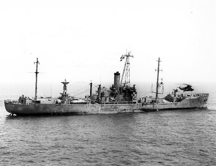 Tàu USS Liberty ngày 9/6/1967 - 1 ngày sau khi xảy ra vụ tấn công.