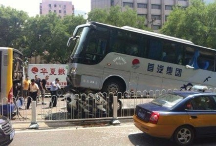 Hiện trường vụ tai nạn kinh hoàng tại ngoại ô Bắc Kinh.