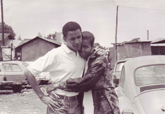 Bên dưới bức ảnh này, bà Obama viết dòng chú thích rằng: "Năm 1992: 20 năm trôi qua trong nháy mắt".
