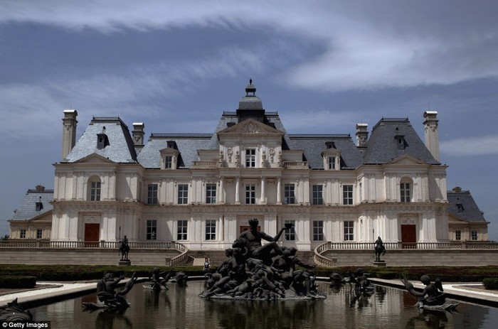 Zhang Laffitte Chateau là bản sao của lâu đài Château de Maisons-Laffitte nổi tiếng tại Pháp.