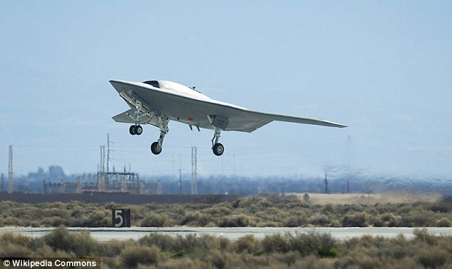 X-47B tham gia chuyến bay thử nghiệm lần đầu tiên vào ngày 4 tháng 2 năm 2011 tại căn cứ không quân Edwards, California