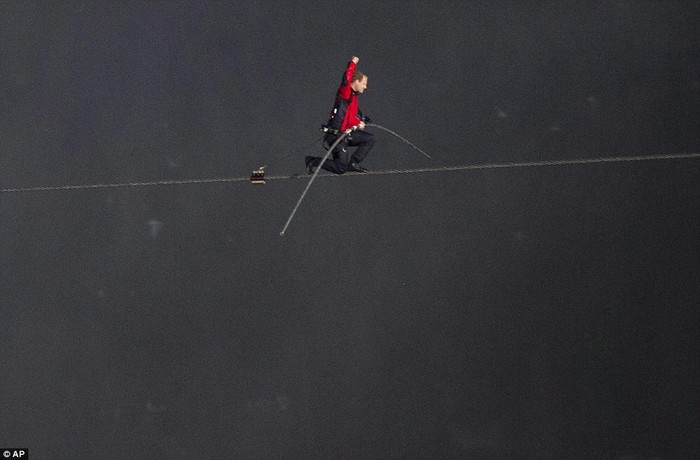 Vượt thác Niagara là lần đầu tiên anh sử dụng dây bảo hiểm trong các màn trình diễn mạo hiểm của mình.