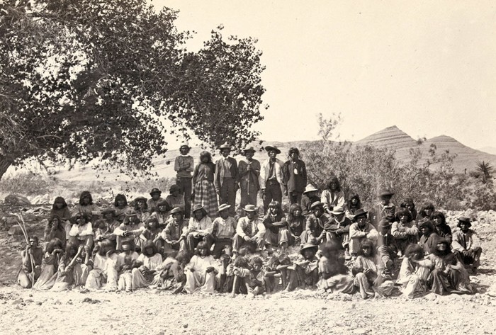 Người Mỹ bản địa tại Nevada năm 1875.