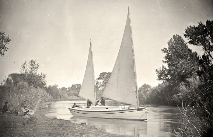 Thuyền thám hiểm trên sông Truckee, tây Nevada năm 1867.