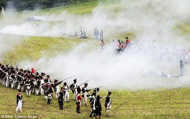 200.000 binh sĩ Anh và Phổ đã đánh bại 72.000 binh sĩ hùng mạnh của Napoleon trong trận Waterloo gần 200 năm trước.