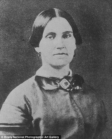 Mary Surratt - chủ nhà trọ, người phụ nữ duy nhất tham gia vào vụ ám sát và là người phụ nữ đầu tiên bị kết án tử hình bằng hình thức treo cổ trong lịch sử Liên bang Hoa Kỳ.