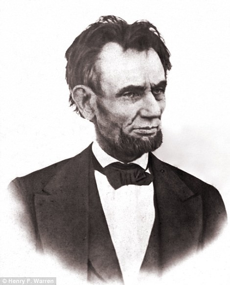Tổng thống Abraham Lincoln bị bắn vào ngày 14/4/1865 tại rạp hát bởi nam diễn viên John Wilkes Booth. Ông qua đời một ngày sau đó.