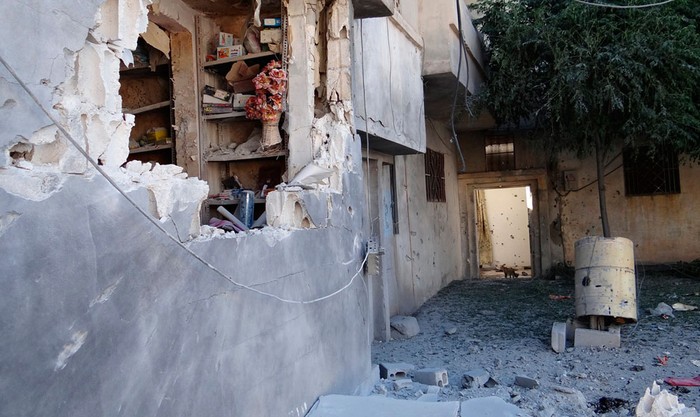 Một tòa nhà bị hư hỏng sau cuộc pháo kích tại khu vực Talbisah trong thành phố Homs ngày 13 tháng 6 năm 2012.