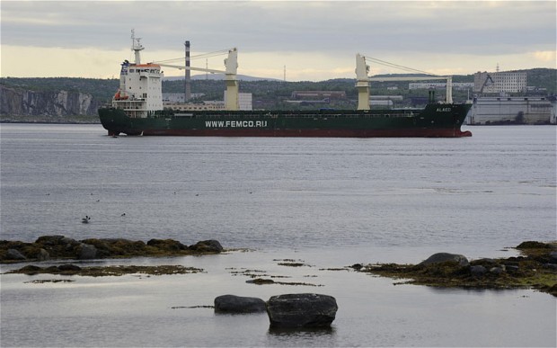 Tàu MV Alaed neo tại Murmansk sau khi trở về từ Anh. Ảnh Reuters