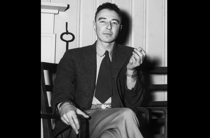 Nhà vật lý J. Robert Oppenheimer - cha đẻ của bom nguyên tử - tại Oak Ridge ngày 14/2/1946.