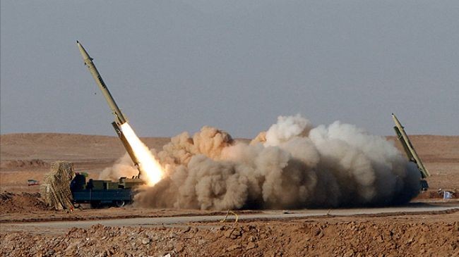 Tên lửa Fateh được bắn thử nghiệm trong cuộc tập trận Đại Tiên tri 7 trong sa mạc Semnan, miền trung Iran, ngày 3 tháng 7 năm 2012.