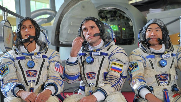 3 nhà du hành vũ trụ Nga, Mỹ và Nhật Bản