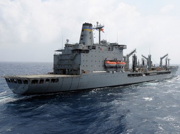 Tàu chở dầu tiếp nhiên liệu USNS Rappahannock của Hạm đội 5.