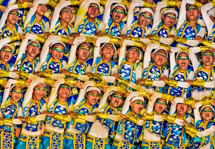 Trẻ em đảo Cebu, thiên đường du lịch của Philippines tham gia lễ hội Lapyahan hàng năm. Ảnh Erwin Choachuy.