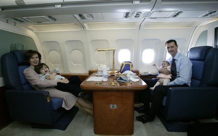 Gia đình Tổng thống Assad trên chuyên cơ.